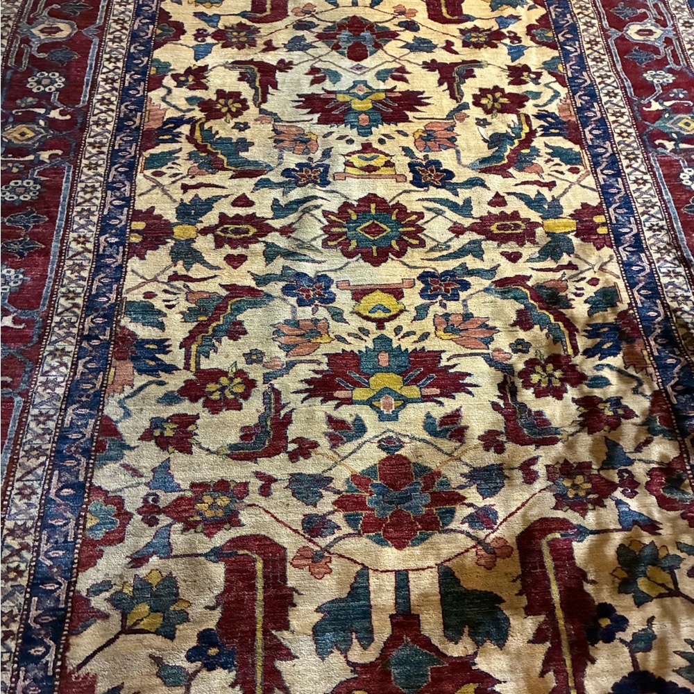 Elegant Floral Patterned Rug